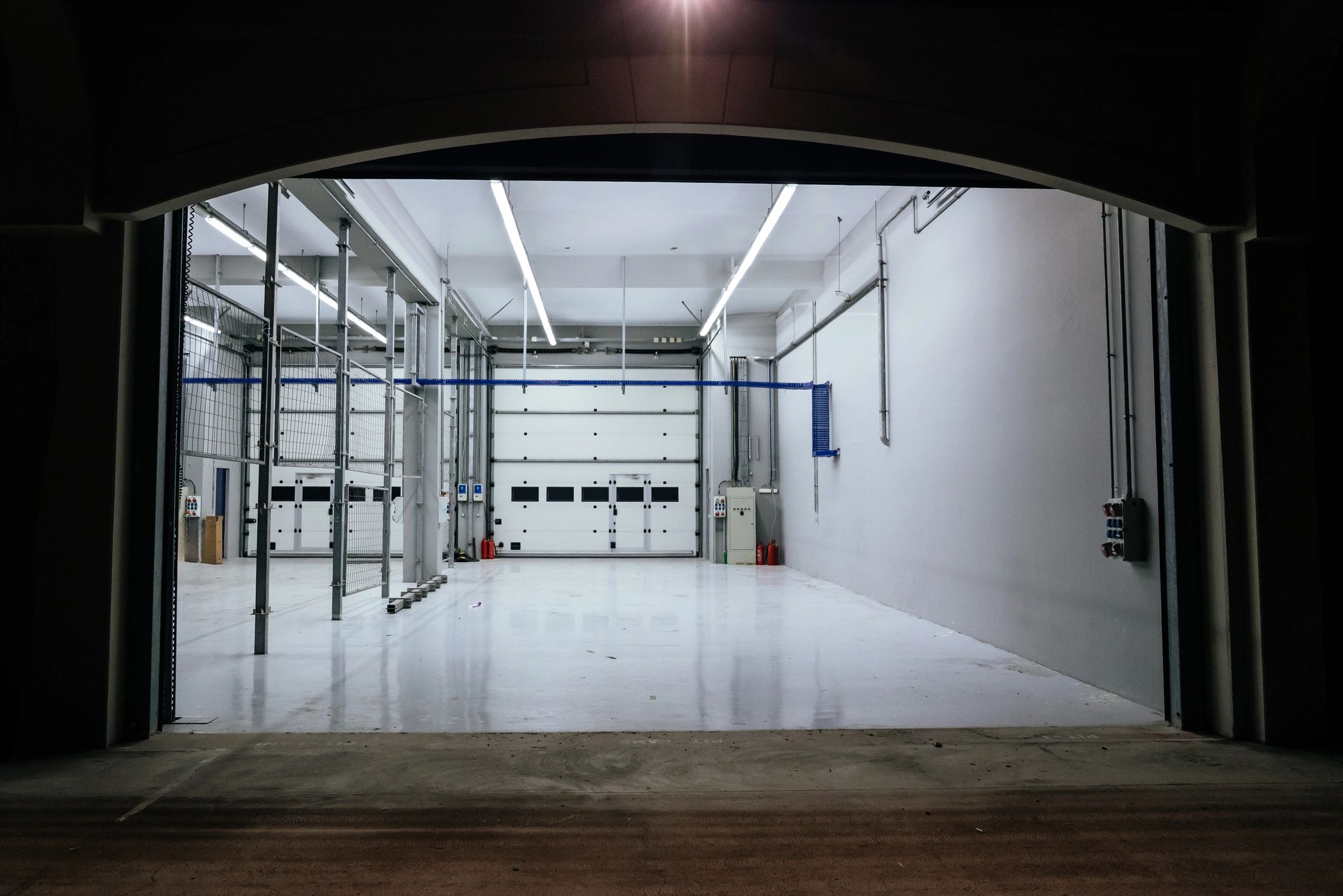 Large commercial service bay